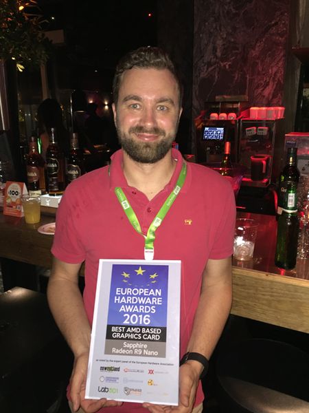 Dan Forster, Sapphire, präsentierte uns ganz stolz seinen Preis. (Bild: IT-BUSINESS)