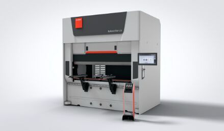 Mit der neuen By Bend Star 120 stellt Bystronic die Abkantpresse für das Segment von kleinen bis mittelgroßen Teilen vor. Mit der neuen By Bend Star 120 stellt Bystronic die Abkantpresse für das Segment von kleinen bis mittelgroßen Teilen vor.