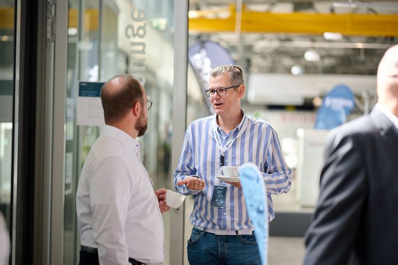 Sebastian Weber (Aagon) mit Florian Soutier (Modern Workplace) (Bild: Aagon)