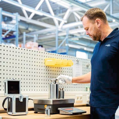 Das Serviceteam von Minebea Intec kann bereits kalibrierte Waagen gemäß dem neuen Standard Ph.eur.2.1.7 qualifizieren. Das Serviceteam von Minebea Intec kann bereits kalibrierte Waagen gemäß dem neuen Standard Ph.eur.2.1.7 qualifizieren.