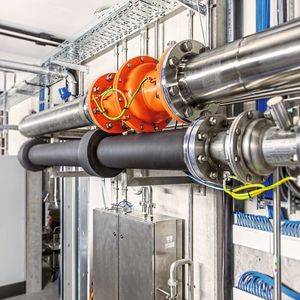 Das Ventil kann unmittelbar vor oder nach Rohrbögen in der Rohrleitung platziert werden, auch Doppelrohrbögen oder Kombinationen von Rohrbögen in verschiedene Richtungen stellen kein Problem dar.(Bild:  Rico Sicherheitstechniik)