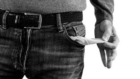 Reaktion auf maue Konjunktur! Die Taschen der Porsche-Belegschaft bleiben, was die jährliche Prämie angeht, diesmal leer. Die Sonderzahlung schrumpfte schon seit 2023 stetig ... (Bild: Lellinghaus)