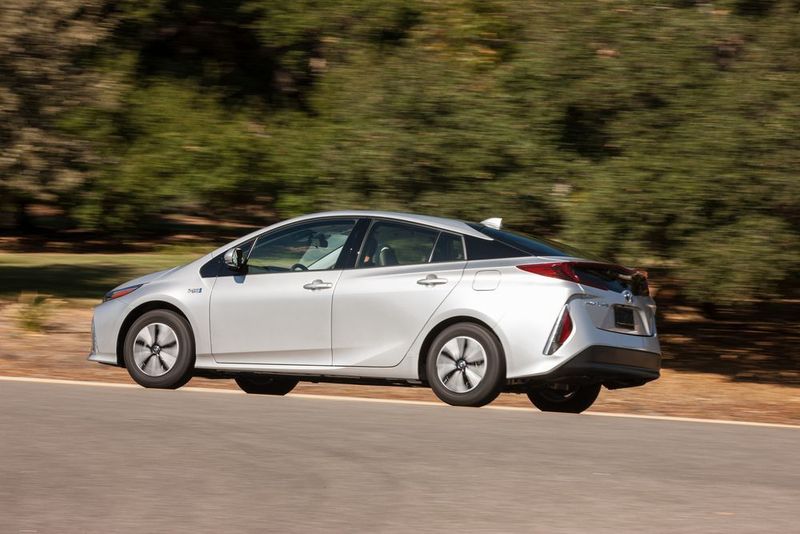Die Neuauflage hat Toyota mit einer Lithium-Ionen-Zellen mit 8,8 kWh aufgerüstet. (Toyota)