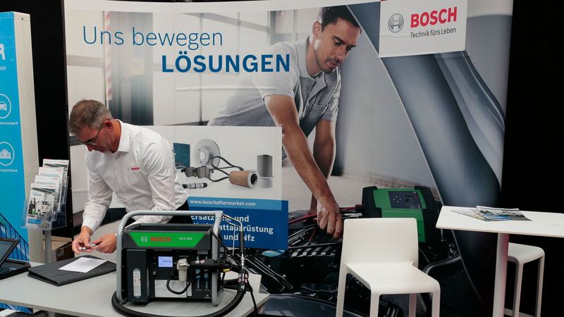 Die handliche BEA 550 Kombi von Bosch ist ein flexibler Begleiter bei der Abgasuntersuchung –  geeignet für die mobile Abgasuntersuchung an Gas-, Benzin- und Dieselfahrzeugen. (Bild: Wenz | VCG)