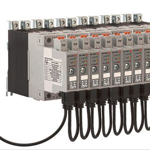 Das NRG ist ein Subsystem, das aus einer oder mehreren BUS-Ketten besteht, die über die Kommunikationsschnittstelle mit der Hauptsteuerung oder der SPS in der Maschine interagieren. Die NRG-Buskette kann maximal 32 NRG-Halbleiterrelais enthalten.