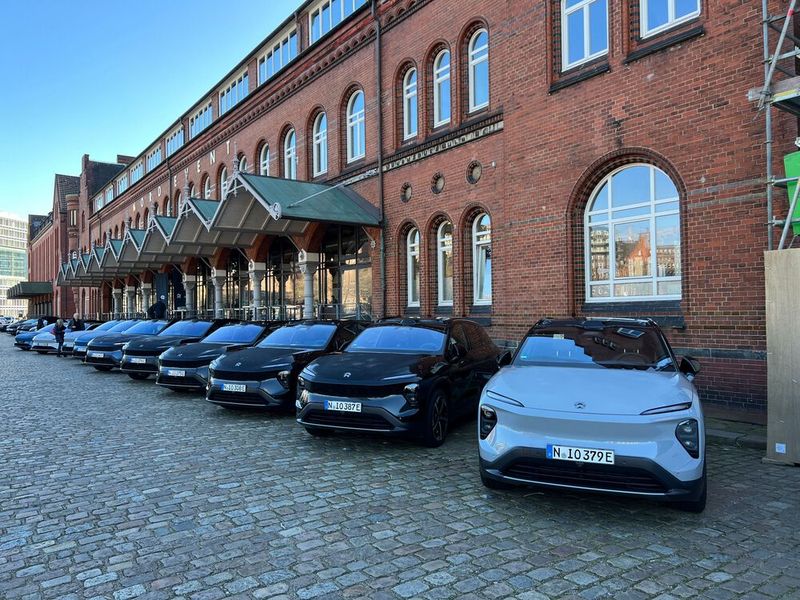 Nio präsentiert in Hamburg seinen EL 7. Damit hat der chinesische Hersteller hierzulande einen SUV und eine große Limousine im Angebot. Eine Testfahrt ging ins Hamburger Umland. (Bild: Dirk Kunde)