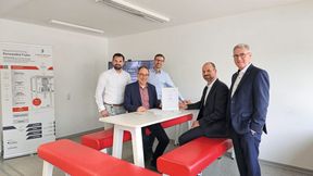 Siemens and Caphenia sign the partnership agreement. From left to right: Nicky Ahnert, Jürgen Giegerich, Frank Knauf (all Siemens), Dr. Mark Misselhorn, Dr. Andreas Waibel (both Caphenia). (Image:Siemens)