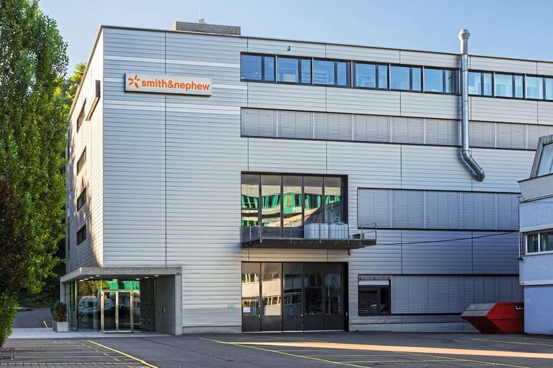 Smith&Nephew-Gebäude im Aarauer Schachen. (Bild: Cornelius Fischer)