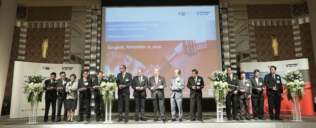 14 namhafte deutsche Werkzeugmaschinenhersteller präsentierten sich und ihr Produkt- und Dienstleistungsportfolio am 12. November 2014 in Bangkok. (Bild: VDW)