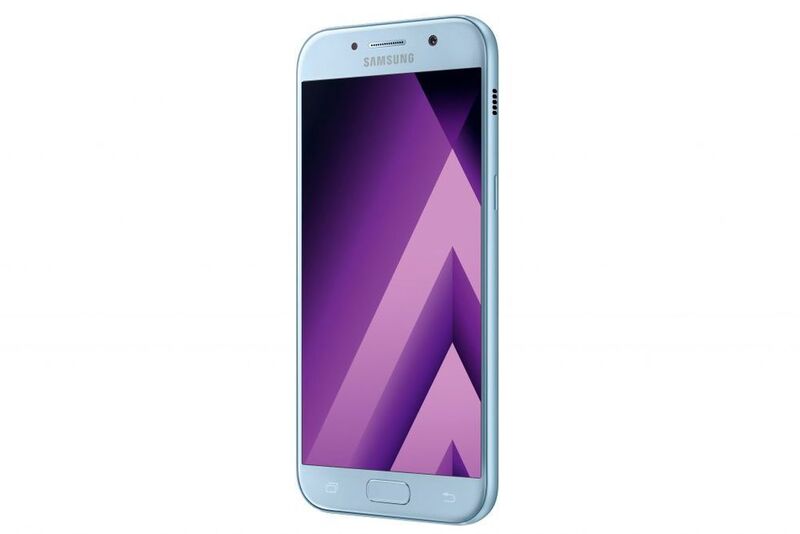 Der filigrane Aluminiumrahmen und das geschwungene Glas verleihen dem Galaxy A5 und A3 einen edlen Touch. (Samsung)