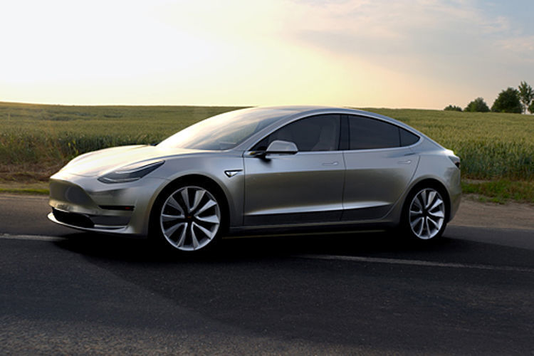 Ursprünglich schon für 2018 geplant, kommt Teslas Model 3 aufgrund von Produktionsschwierigkeiten erst nächstes Jahr nach Europa. (Tesla)