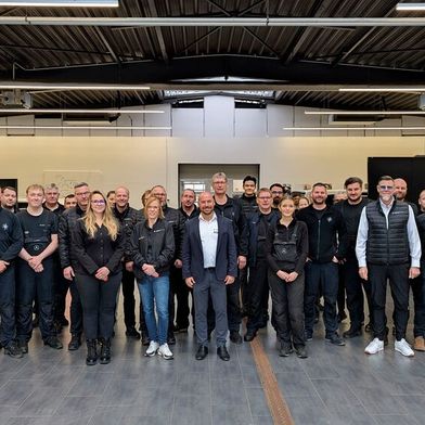 Die Mannschaft am Sternpartner-Standort Lüneburg strahlt bereits echten Teamgeist aus – doch mit dem Projekt Sternpartner Excellence will das Unternehmen nun alle Teams aus den 27 Standorten zusammenschweißen. (Bild: Rosenow – VCG)