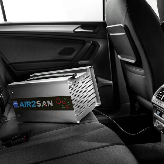 Der neue Ozongenerator von Texa arbeitet mit 12 Volt. Der Anwender kann das Gerät  mit drei verschiedenen Eingabegeräten fernsteuern.(Bild:  Texa)