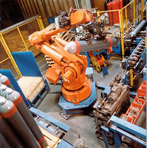 Gefertigt wird in einer Linie. Das MES muss dafür sorgen, dass die Reihenfolge der Arbeitsgänge auf einer Maschine nicht verändert wird. (Bild: Worthington Cylinders)