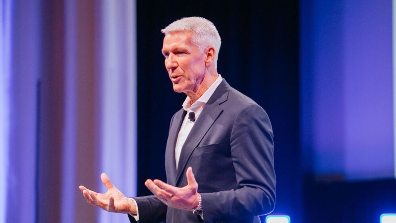 Der Präsident des Bitkom, Ralf Wintergerst, begrüßte die Besucherinnen und Besucher der Digital Health Conference 2025 und sprach unter anderem über Vertrauen in das Gesundheitswesen.(Bild:  Bitkom)