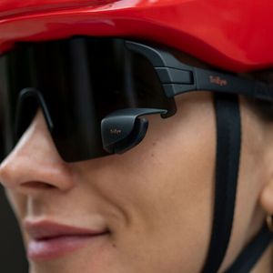 Auffällig: Im Knubbel links unten ist bei Tri-Eye ein Mini-Spiegel untergebracht.(Bild:  Tri-Eye)