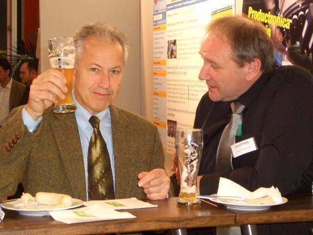 ELEKTRONIKPRAXIS lädt traditionell am zweiten Messetag zum zünftigen Weißwurstfrühstück mit Weißbier zum Laugenbrezel ein (Archiv: Vogel Business Media)