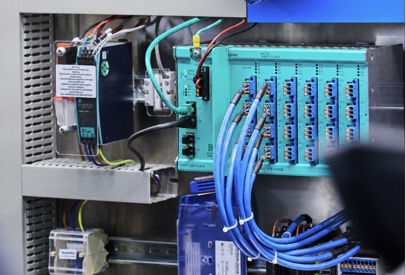I vantaggi di Ethernet-APL non si limitano alla comunicazione: un’infrastruttura semplificata può anche accelerare le fasi di progettazione e messa in servizio. (Bild: Pepperl+Fuchs)
