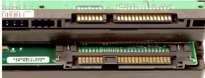 Abbildung 1: Der obere Anschluss ist ein typischer SATA-Laufwerksanschluss (Serial ATA, Rev. 3.0), während der untere Anschluss ein typischer SAS-Laufwerksanschluss (SFF-8482) ist. (Archiv: Vogel Business Media)