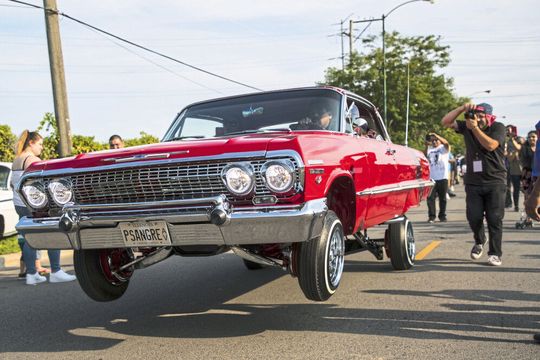 Große Sprünge in Sachen Diagnose-Updates wollen Hersteller künftig mithilfe des OTA-Verfahrens machen. Statt in der Werkstatt via Kabel werden Steuergeräte dann „over the air“ aktualisiert.(Bild:  picture alliance / Photoshot)