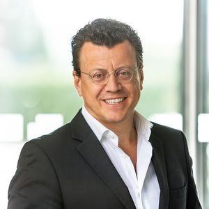 Steven Althaus, CEO der Grenzebach-Gruppe, kommentiert zur Entscheidung, die Sektoren additive Fertigung und Rührreibschweißen zu eigenständigen GmbHs zu machen: „Mit der neuen Organisation können wir diese Wachstumsmotoren noch besser auf Touren bringen.“(Bild:  Grenzebach)