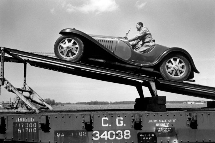 Hier ein Bugatti Type 55. Er war die Sportwagenversion des Grand-Prix-Rennwagens Type 54 und wurde von 1932 bis 1935 produziert. Sein 2,3-Liter-Reihen-8-Zylinder leistete 130 PS. (Bild: David Gullick)