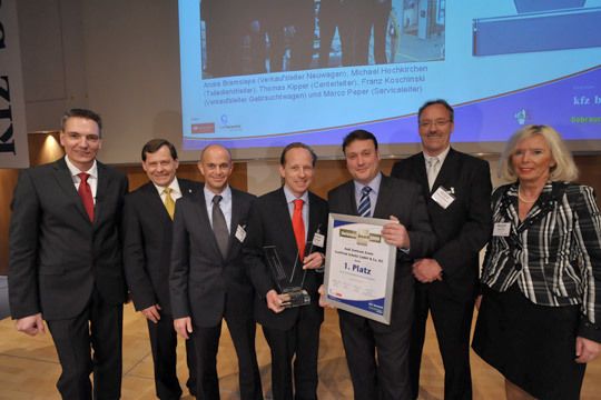 Der zweite erste Platz ging ins Ruhrgebiet an das Audi Zentum Essen. Darüber freut sich nicht nur... (Archiv: Vogel Business Media)