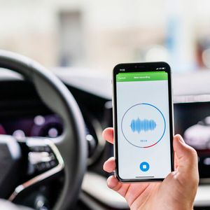 Die App registriert die Geräusche und gleicht sie mit dem „korrekten“ Geräuschmuster ab. Die festgestellten Abweichungen geben dann Aufschluss über vorliegende Probleme.(Bild:  Skoda)