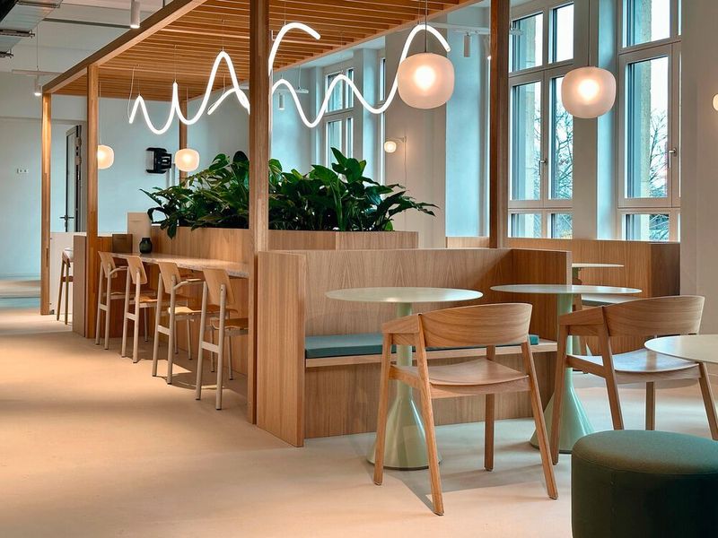 Wartebereich in der Berliner Eterno-Praxis. (© Eterno)