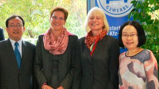 Im Dialog: (v.li.) Lu Yanchun (Vertreter der chinesischen Kartellaufsicht), Karin Voelkerling (ZDK), Antje Woltermann (ZDK) und Jessica Su (Professorin für Rechtswissenschaften). (ZDK)