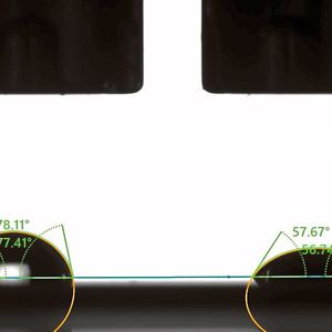 In der Software dpiMAX können die Anwender die Tropfendosierung und die Messung des Kontaktwinkels live im Kamerabild mitverfolgen und auch Videos ihrer Messungen aufzeichnen.  (Bild:  DataPhysics Instruments)