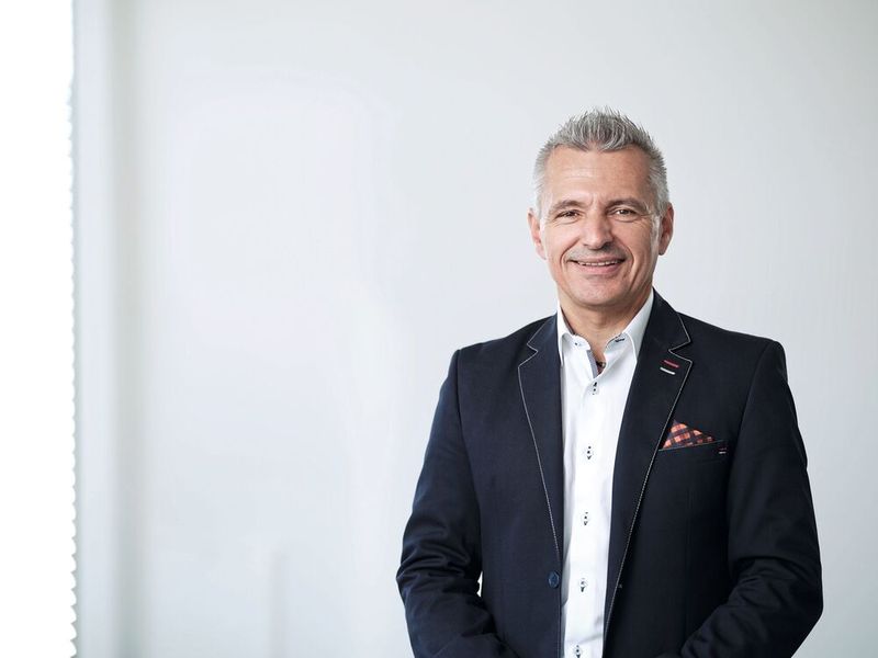 Michael Pult Director Marketing & Sustainability bei Arnold: „Co-Engineering erfordert natürlich gegenseitiges Vertrauen. Da wir bereits seit Jahrzehnten mit vielen unserer Kunden zusammenarbeiten und bei vielen Automobilherstellern als Vorzugslieferant gelistet sind, haben wir vielerorts dieses Vertrauen.“ (Bild: Thomas B. Jones)