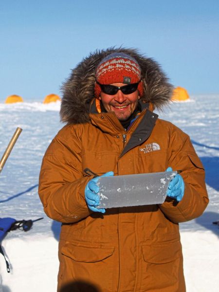 Prof. Dr. Michael Sigl Oeschger-Zentrum für Klimaforschung (OCCR) und Physikalisches Institut, Klima- und Umweltphysik (KUP), Universität Bern (Bild: © zvg)