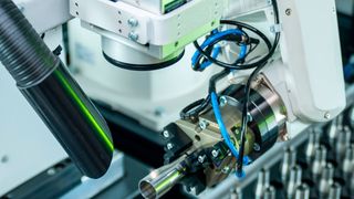 Eine Laseranlage Barracuda mit Palettenzuführung, Robotik und automatischer Abarbeitung – auf der Motek 2017 in Stuttgart zeigt Acsys die Vorteile dieser Maschinen. (Acsys Lasertechnik)