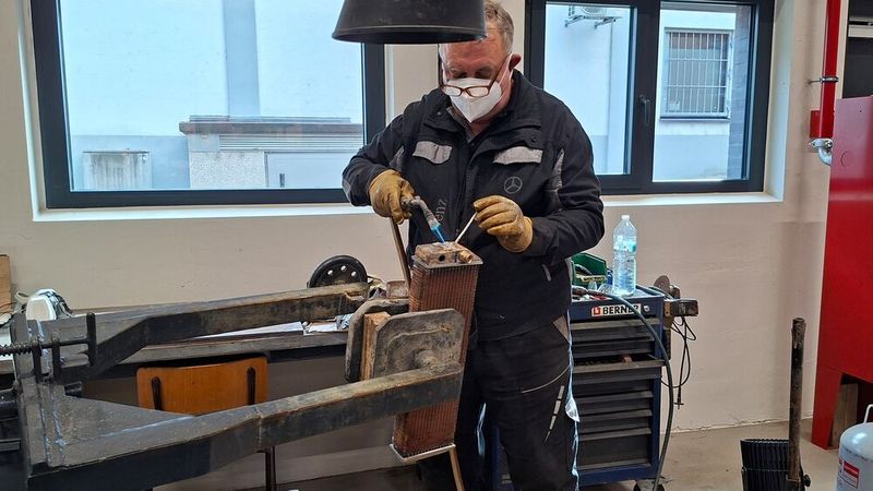 Auch das Kompetenzfeld „Kühlerinstandsetzung“ ist eines, das das Classic Center dank der Übernahme von weiten Teilen der Kienle Automobiltechnik nun besetzen kann. (Bild: Dominsky – VCG)