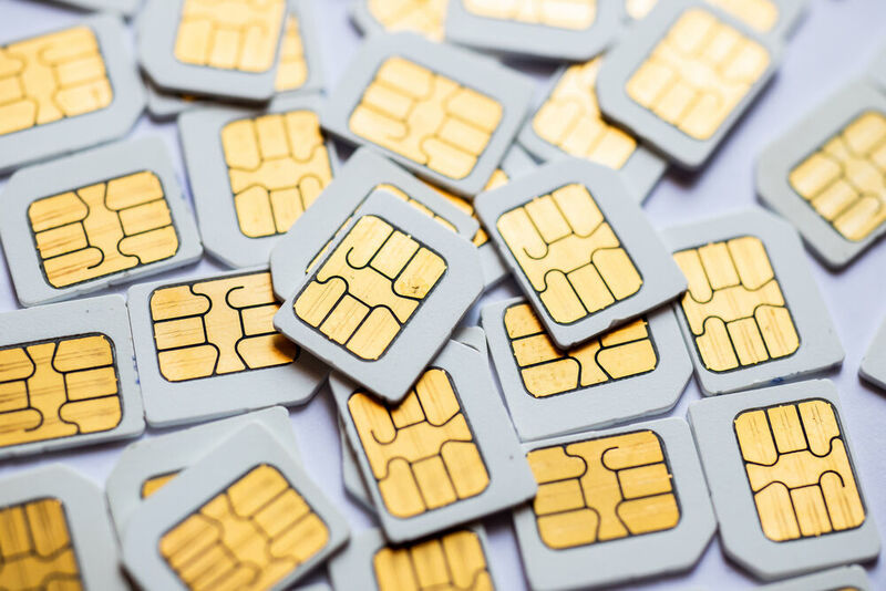 Februar 2019: Kunden verschiedener Banken werden Opfer von SIM-Swapping und anschließendem TAN-Abfang. Beim SIM-Swapping lassen die Täter die Rufnummer eines Ziels auf eine vom Angreifer gehaltene SIM-Karte übertragen. Um das veranlassen zu können, haben die Angreifer im Vorfeld die nötigen Daten über ihre Angriffsopfer gesammelt. Über die SIM-Karte mit der Rufnummer des Opfers können bei einigen Anbietern Passwörter von Konten neu vergeben werden. (patarapong-stock.adobe.com)