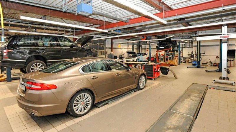 ... seine Werkstatt. (Bild: Edgar Wacker/Anders Automobile)