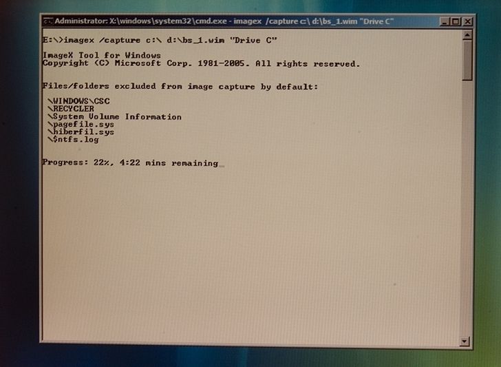 Abb. 2: Fotografie von einem Windows PE 2.0. Über ImageX wird hier ein komplettes Abbild von einer Partition gezogen. Für mehr als 2,5 GB Inhalt werden nur ca. 5 Minuten benötigt (CPU Pentium 4, 2,4 GHz mit 40 GB Festplatte). (Archiv: Vogel Business Media)