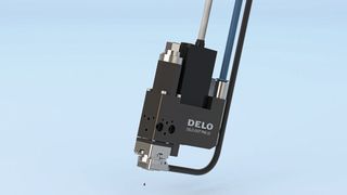 Besonders für dünnflüssige Medien und Kleinstmengen (Klebstofftropfen magenta illustriert) geeignet: DELO-DOT PN5 LV. (Bild: Delo)