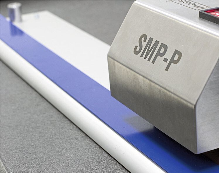 Die digitale ’imess SMP portable’ ermöglicht die Säbelmessung ohne Probenschnitt – mit dem Vorteil eines geringen Gewichts und eines integrierten, leistungsstarken Akkus. (Imess)