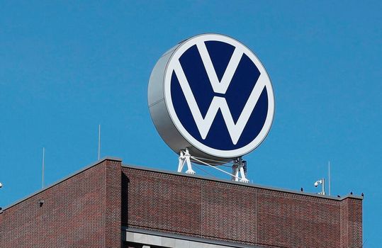 Während in Sachen Automarketing der VW-Konzern laut Oliver Blume alles richtig gemacht zu haben scheint, sollte die Personalabteilung bei den nächsten befristeten Arbeitsverträgen, die verlängert werden sollen, besser aufpassen ...(Bild:  Volkswagen)