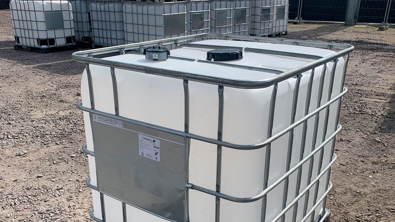 SmartLevel-Sensor auf IBC (Bild: FUCHS LUBRICANTS GERMANY GmbH)