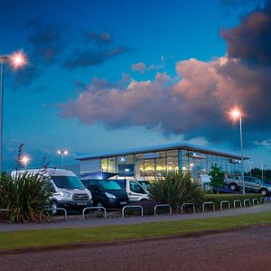 Ein Ford-Nutzfahrzeuge-Center.(Bild:  ampnet/Ford)