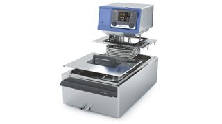 Abb.1: Das Einhängethermostat IC control mit Bad (Bild: IKA)