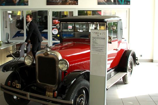 Noch ein Eröffnungs-Highlight: Ein Opel 4/16 PS aus den 20er Jahren. (Archiv: Vogel Business Media)