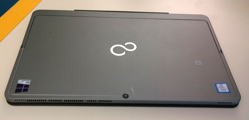 Das Fujitsu Stylistic R726 ist ein reinrassiges Business-Gerät mit Intel vPro und Windows 10 Pro. (Vogel IT-Medien)