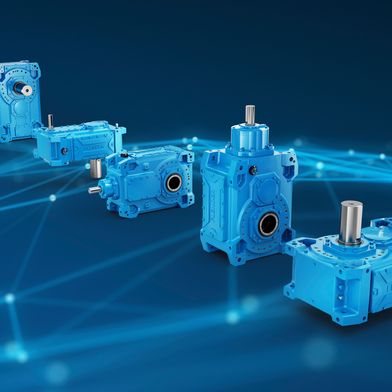 Seit Februar 2026 gibt es zusätzliche Getriebevarianten auf der One-Plattform: Die zweistufigen bis vierstufigen Getrieben sind erhältlich in Stirnrad- und Kegelstirnradausführung mit einer Leistung bis 4.807 kW und einem Drehmoment bis 153.000 Nm.   (Bild: Flender)