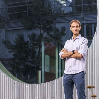 Giacomo Sala ist Experimentalphysiker am Zentrum für Neutronen- und Myonenforschung des PSI. Für sein Projekt Q-Geomspin erhält er eine finanzielle Förderung der EU: einen Starting Grant des Europäischen Forschungsrats ERC.  (Bild: Paul Scherrer Institut/Markus Fischer)
