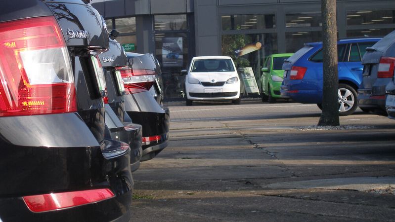 Der Anteil der Antriebsarten von Neuwagen verschiebt sich zugunsten der Elektromobilität.(Bild:  Grimm/»kfz-betrieb«)