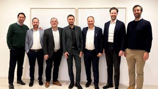 Die Nobix Group übernimmt das Systemhaus Netmin Computer.
(v. li.) Andreas Török, CEO der Nobix Group; Dominik Welz, CFO der Nobix Group; Roland Schröpfler, Gründer und Geschäftsführer von Netmin; Marcus Umhofer, Geschäftsführer von Netmin; Alexander Stengle, Gründer und Geschäftsführer von Netmin; sowie beteiligte Berater. (Bild: Nobix Group)